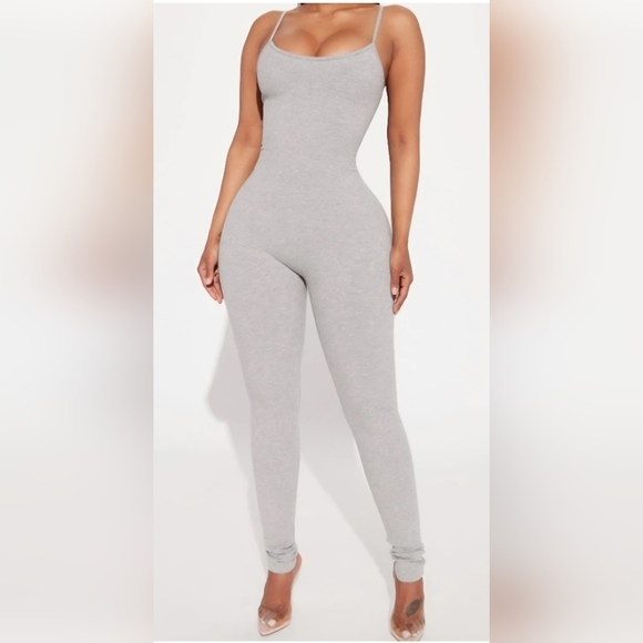 Elegant Pink Women's Jumpsuit - Picture 1 of 4